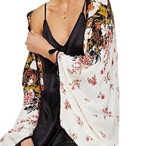 Free People Intimately Yours
Wrapped in Bloom Kimono One size